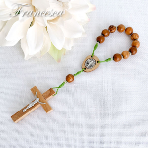 ベツレヘムのオリーブウッドビーズのミニロザリオ(若草) Rosary with Olive wood beads –Green