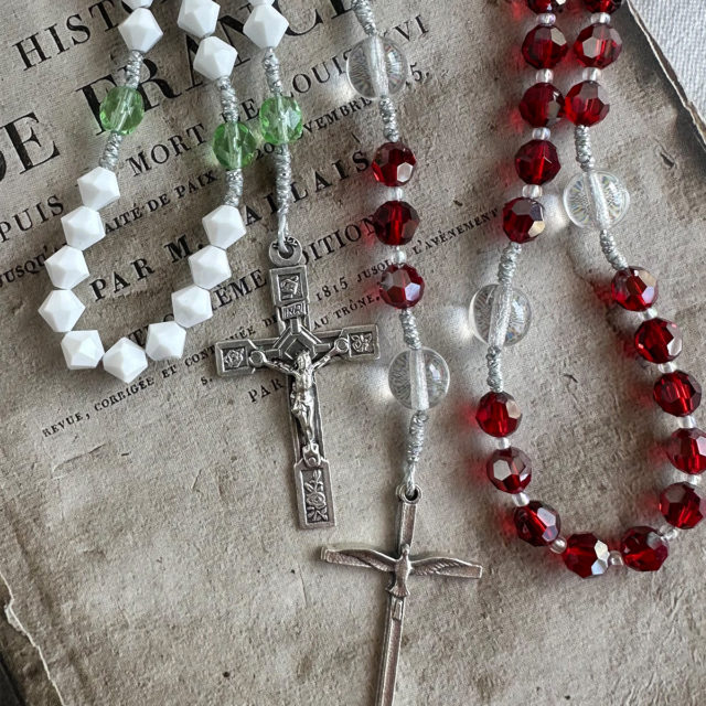 銀色の紐網ロザリオ